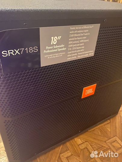 JBL SRX718S