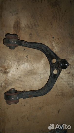 Рычаг правый верхний dodge challenger