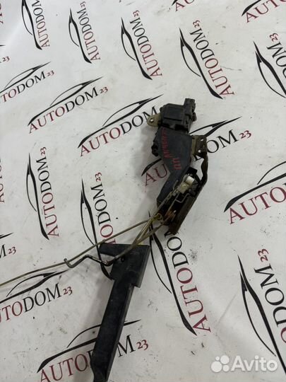 Замок двери передний правый Hyundai Accent