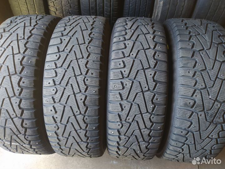 Pirelli Ice Zero 215/65 R16