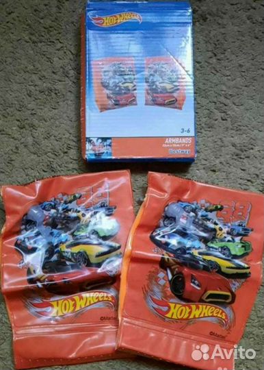 Жилет, круги Intex и нарукавники Hotwheels
