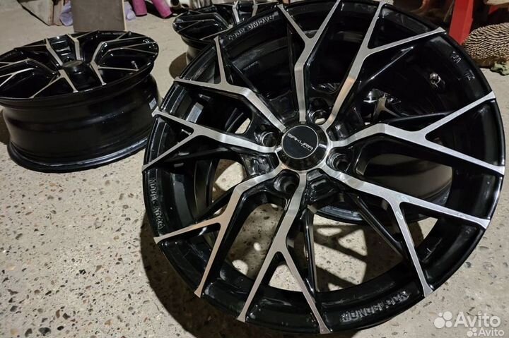 Литые диски Sakura Wheels вместе с резиной r15