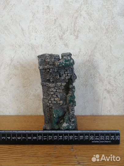 Замок в аквариум