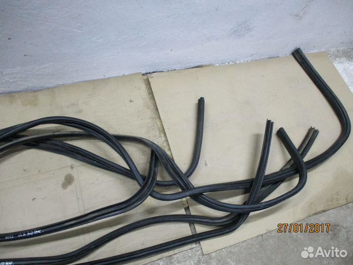 Уплотнительная резинка дверей Форд Фокус 2 хэтчбек