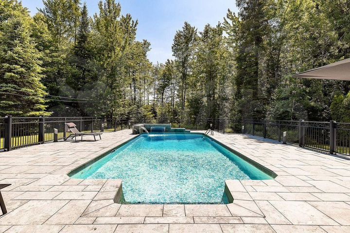 Дом 590 м² на участке 17 сот.