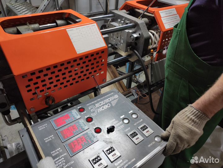 Оператор термопластавтомата