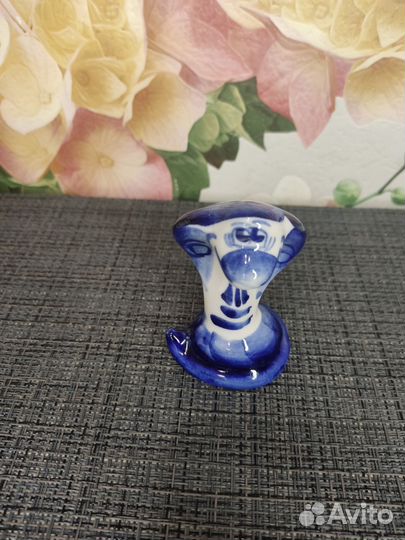 Фарфоровая статуэтка гжель