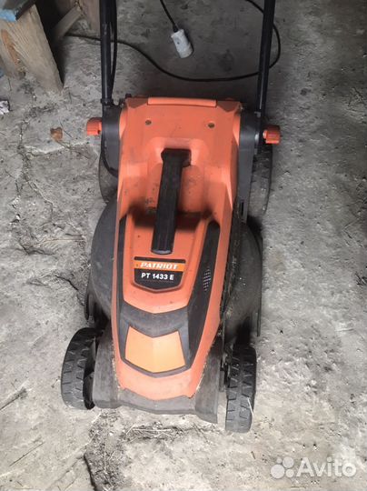 Газонокосилка электрическая