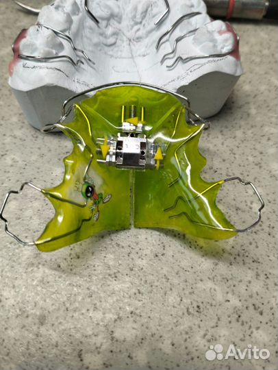 Зубной техник