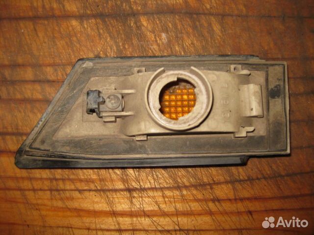 Повторитель на крыло левый Nissan Primera P10 (199