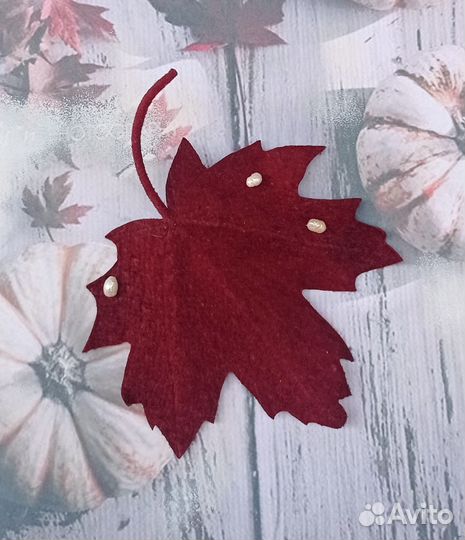 Брошь из замши Клён. Бархатная осень 2