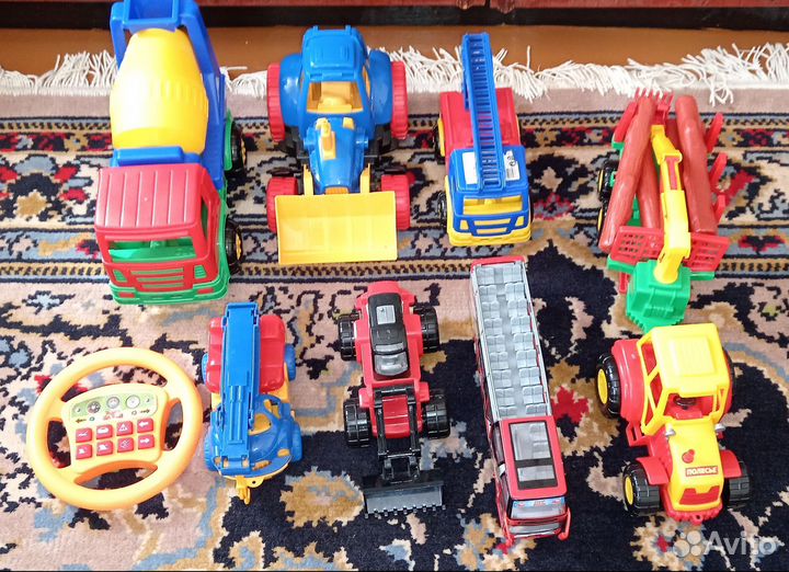 Детские игрушки для мальчиков машины и рыцари