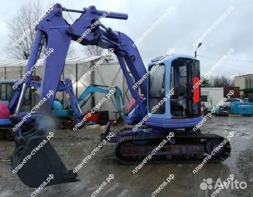 Стекло для мини-экскаватора Komatsu PC 75 с достав