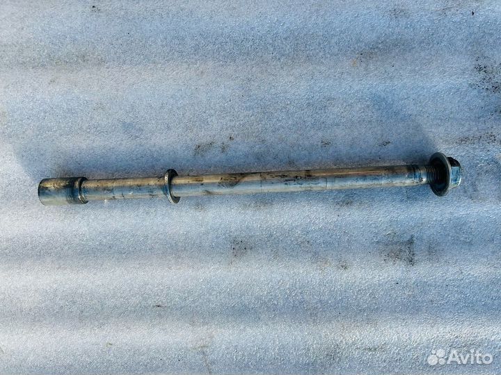 Yamaha FJR 1300 18 ось заднего колеса