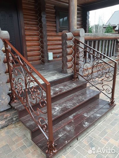 Кованая лестница для загородного дома