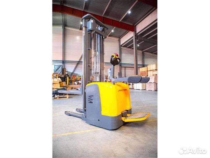 Штабелёр электрический самоходный с площадкой
