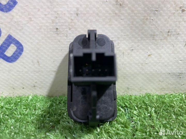 Кнопка центрального замка передняя правая Volvo