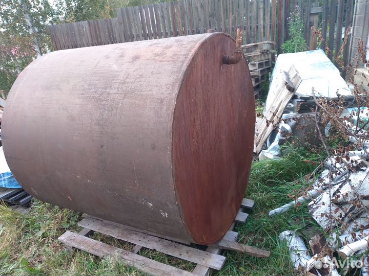 Продам металлический бак
