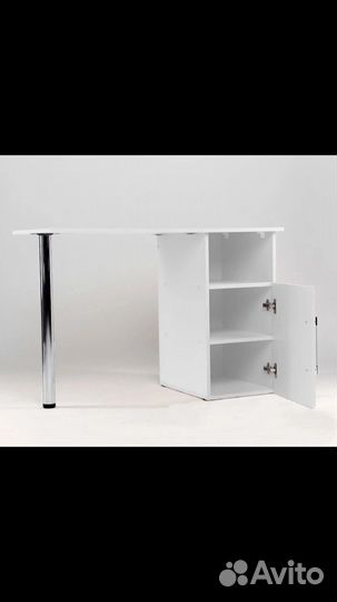 Маникюрный стол