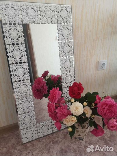 Зеркало с декором