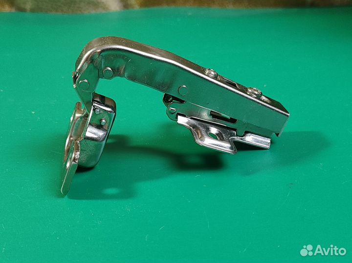 Петля под фальшпанель 90 AKS с доводчиком