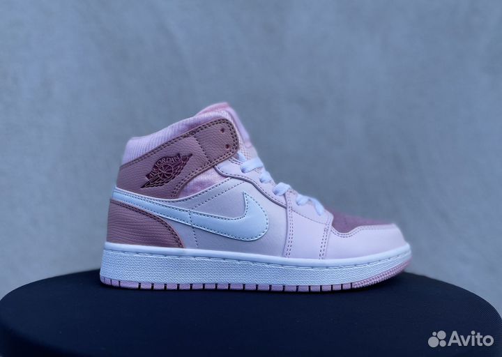 Кроссовки nike AIR jordan 1 MID digital pink