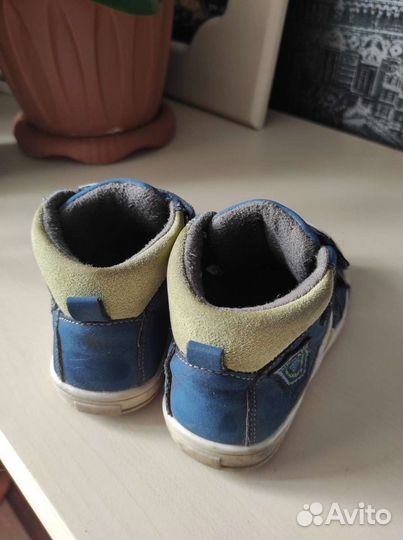 Ботинки/ кроссовки детские 24р