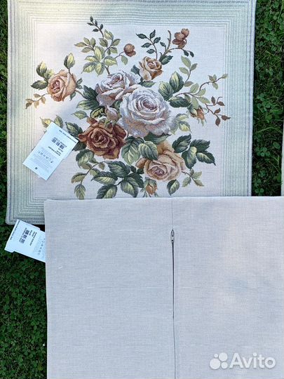 Наволочки и салфетка. Гобелен