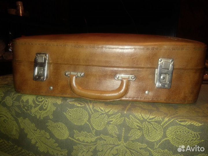 Чемодан ретро