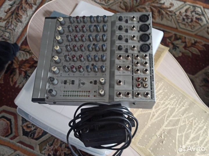 Микшерный пульт behringer