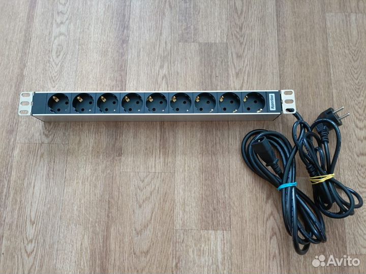 Hyperline SHT 19-9SH-2.5IEC / Vertiv DI-strip E