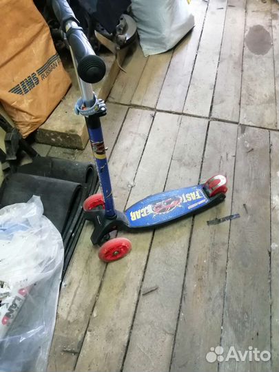 Самокат трехколесный со светящимися колесами