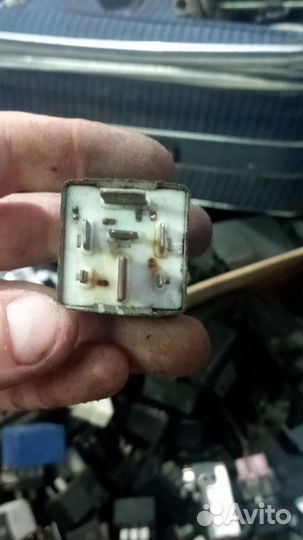 Реле бензонасоса audi 80 100