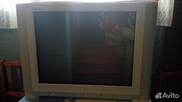 Телевизор LG в рабочем состоянии
