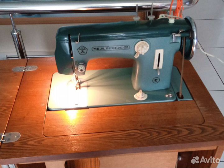 Швейная машина Чайка 2