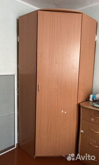 Продам угловой шкаф
