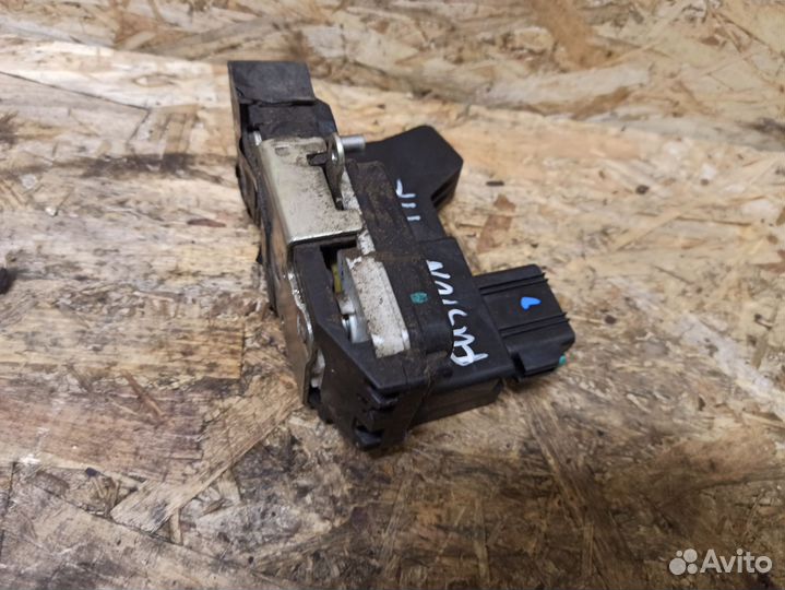 Замок двери передний правый Ford Fusion