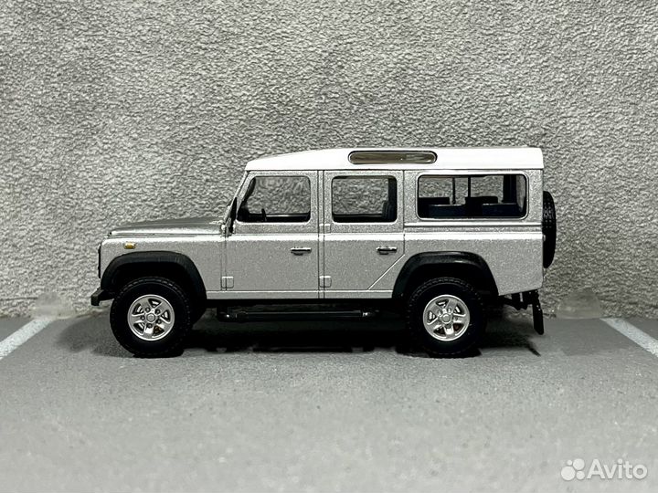 Коллекционная модель Land Rover Defender 1:43