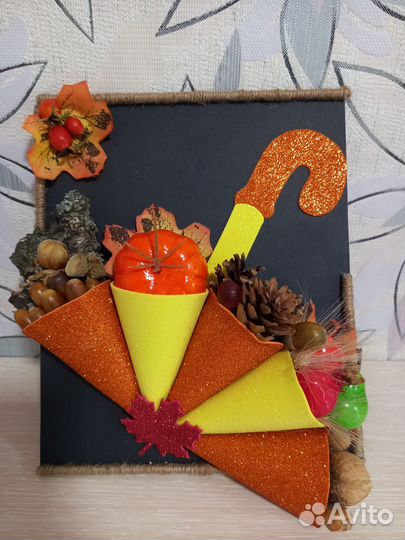 Осенняя поделка.Много природных материалов