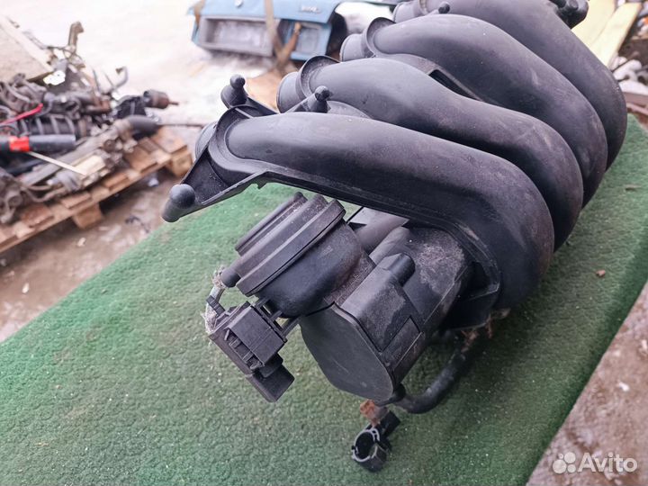 Впускной коллектор Фольксваген пассат б6 2.0 л BVY