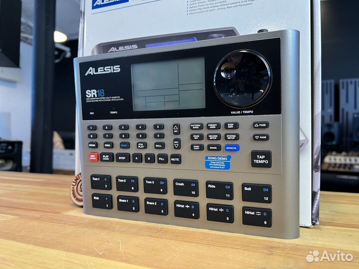 Alesis SR18