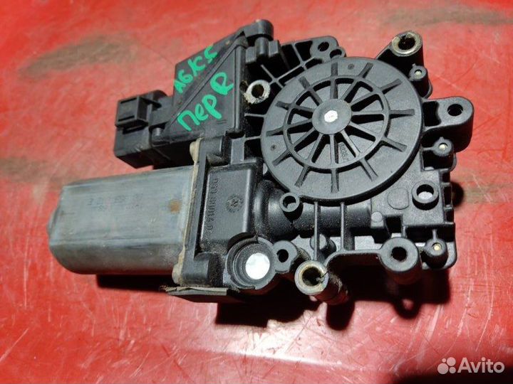 Мотор стеклоподъемника передний правый Audi A6