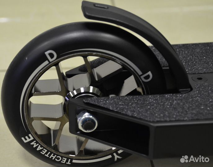 Трюковой самокат Tech Team Eddy