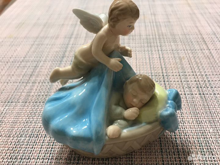 Фигурка фарфор