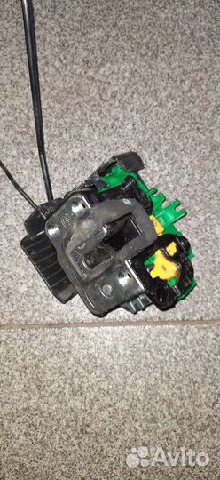 Замок двери передней левой Kia Rio 2011-2017