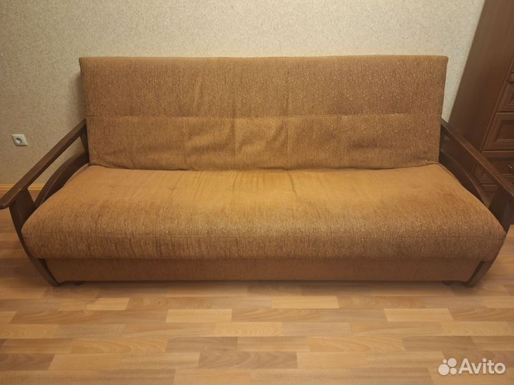 Диван из массива дерева раскладной