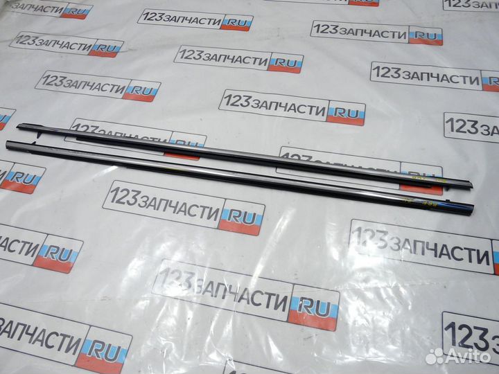 Молдинг стекла двери задней левой наружный Subaru