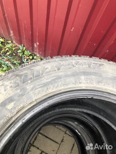 Bridgestone Blizzak Spike-01 225/65 R17 106T