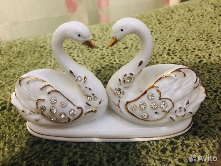 Статуэтка лебеди