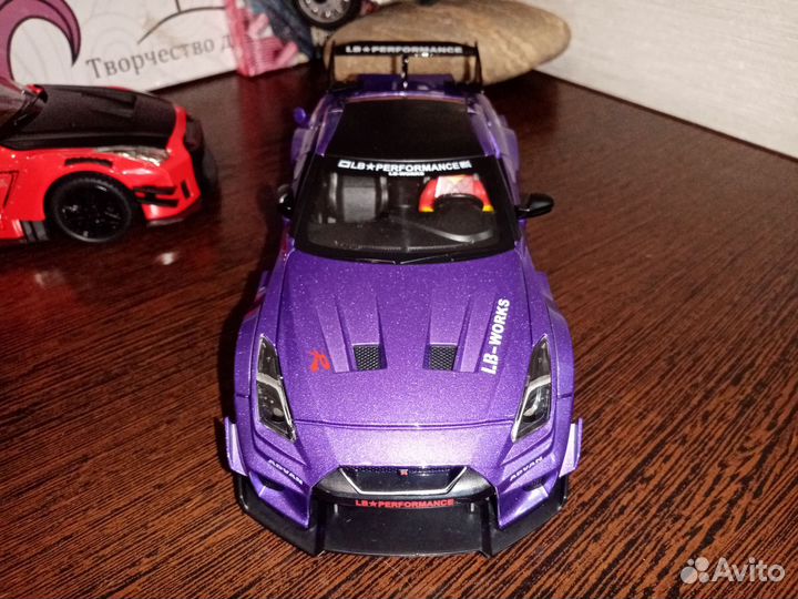 Развивающий автомобиль игрушка. Ниссан GTR